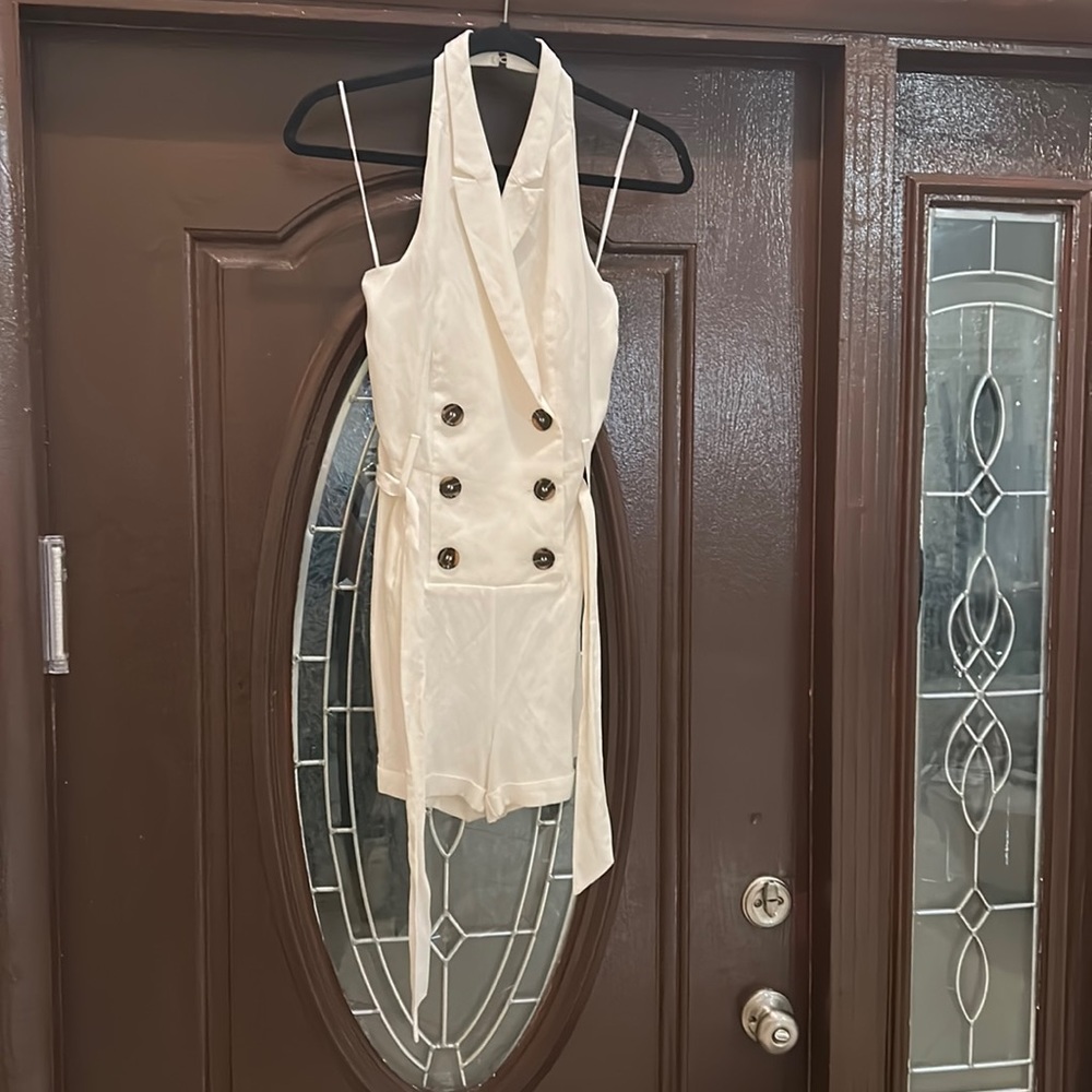 Reiss cream romper zippers in back w belt size 0 brand new with tag